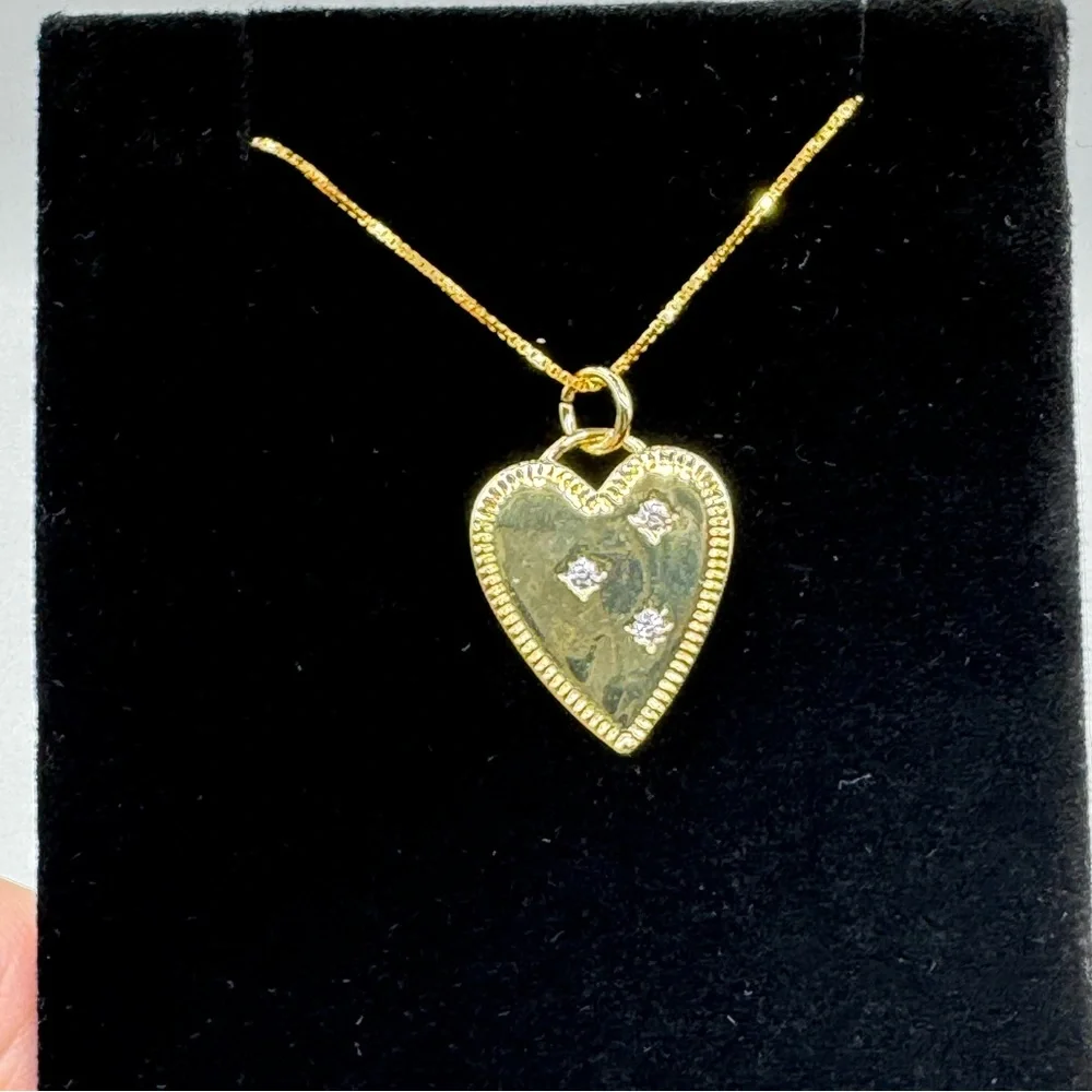 18k Diamond Heart Pendant - Picture 3 of 7